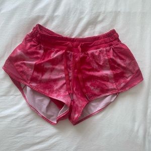 Lululemon hotty got short 2.5” pink